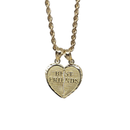 La grâce en or : Quand la beauté rencontre la croyance