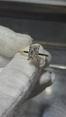 Bague de fiançailles en or jaune 14K avec solitaire radiant 2.12 CT Lab Diamond