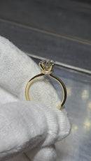 Bague de fiançailles en or jaune 14K avec un solitaire rond de 1,55 CT de diamant de laboratoire