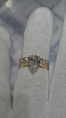 Beautiful Pear Shape 4.08CT VS Lab Diamond Engagement Rings in 14K yellow gold